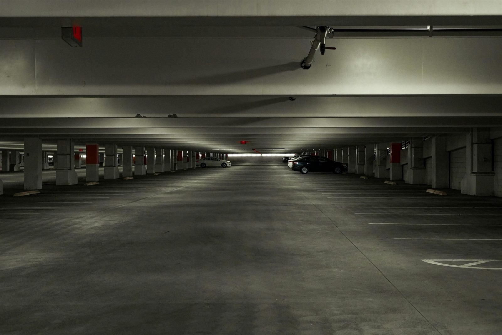 Stationnement aeroport compare au taxi